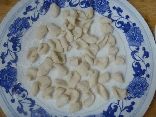 猫耳朵吃瓜视频,萌态十足，带你领略宠物界的欢乐时光